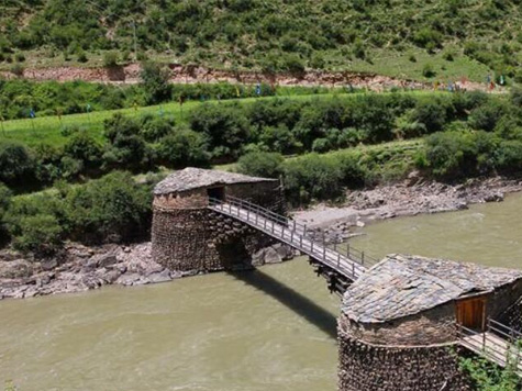 我很較牛的木橋不用一釘一鉚六百年不倒，紅軍長(zhǎng)征曾經(jīng)過(guò)